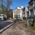 Tarsis In By Rent Like Apartment