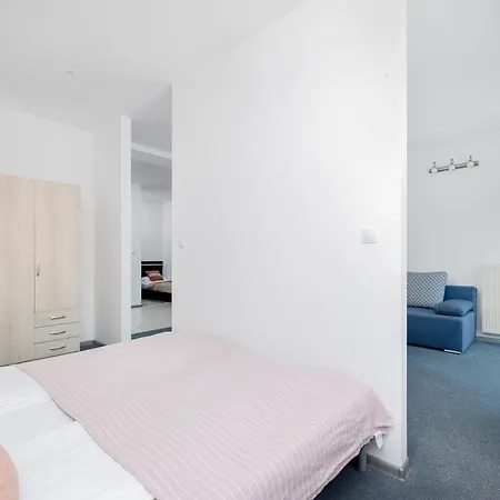Tarsis In By Rent Like Apartment *