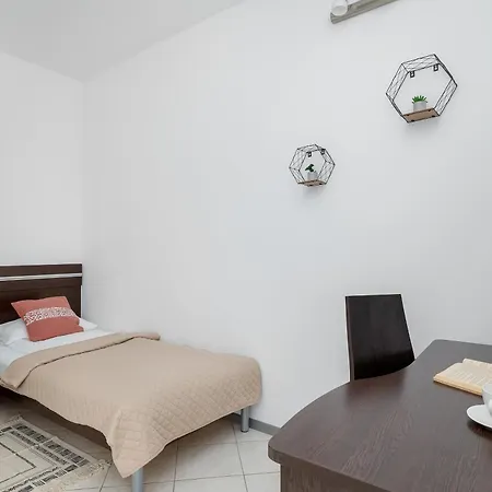 Apartamento Tarsis In By Rent Like